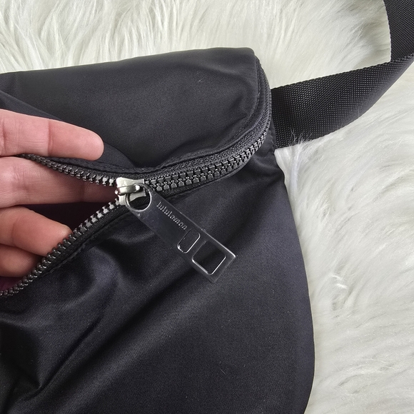 Lululemon crossbody bag - Picture 10 of 12